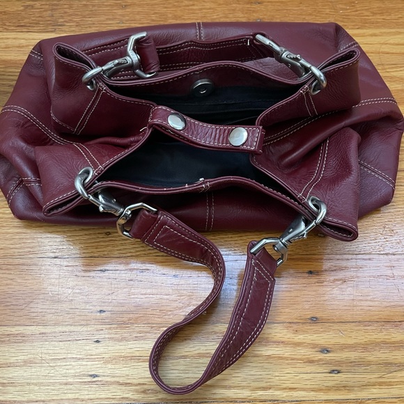 Elegant Burgundy Leather Handbag - Picture 4 of 5